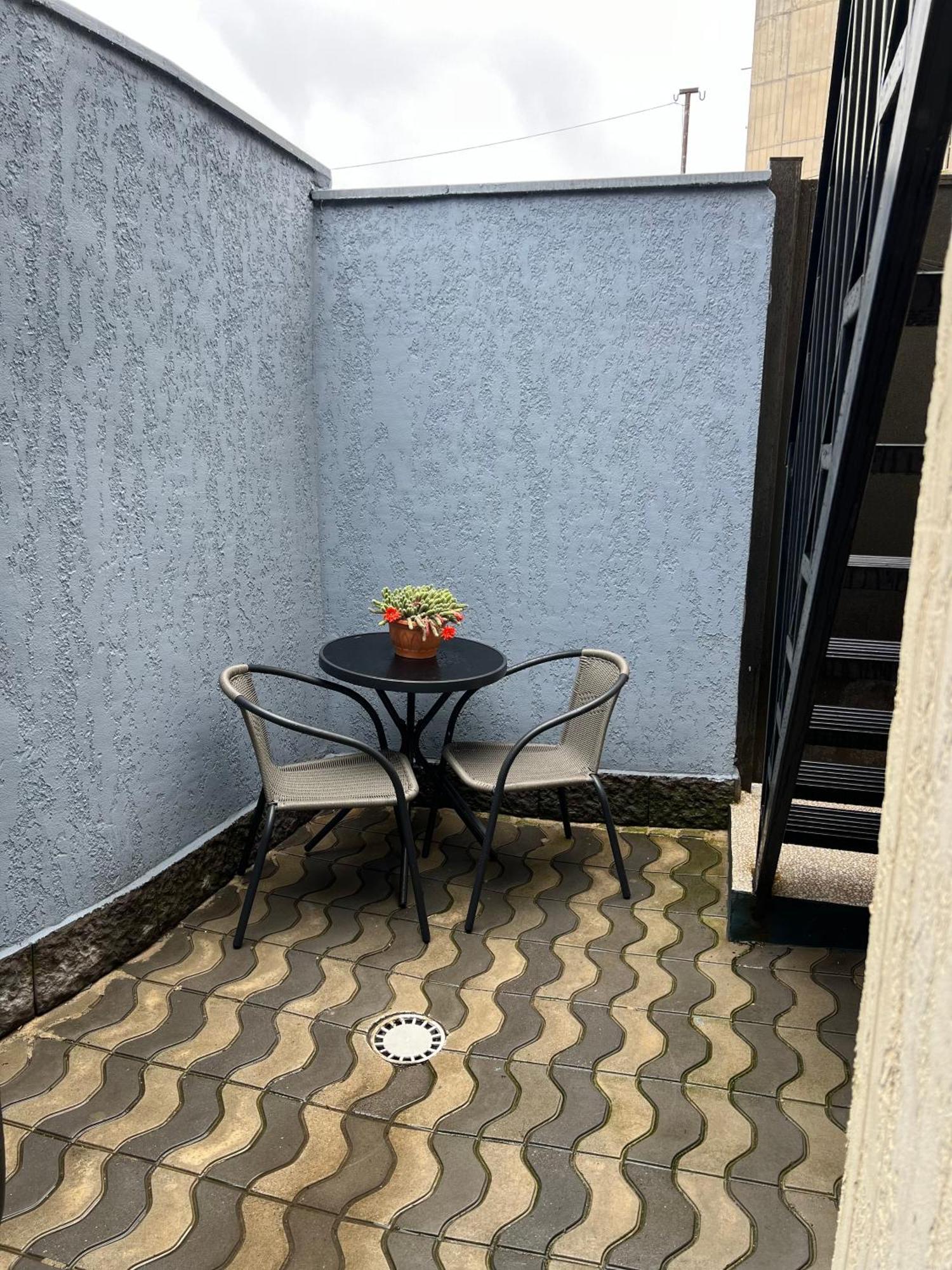 Kutaisi Apartment Bagian luar foto
